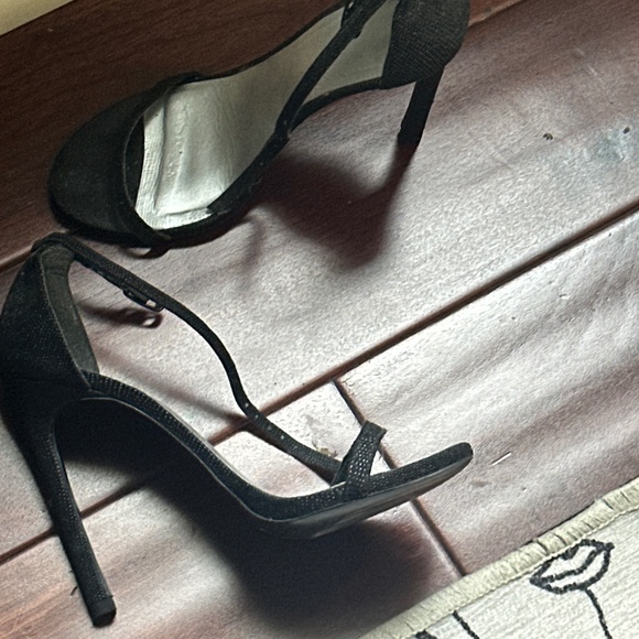 Stuart Weitzman - Picture 1 of 4